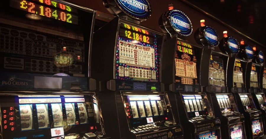 Cẩm nang kiến thức: Hiểu về Slot game Casino chỉ trong 5 phút 5 Slot game Casino là định nghĩa về các cỗ máy đánh bạc có từ những năm 1980